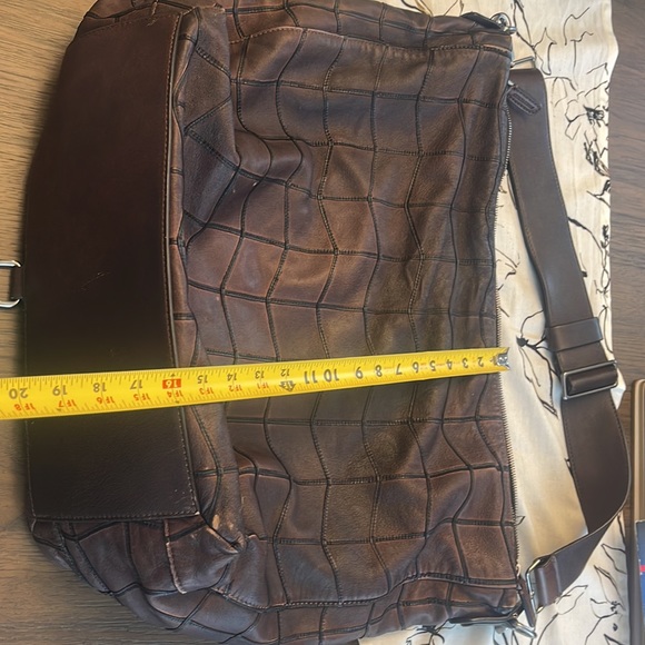 GIORGIO ARMANI XTRA LARGE TOTE. BEAUTIFUL. GENUINE LEATHER. ❤️❤️ - Picture 13 of 14